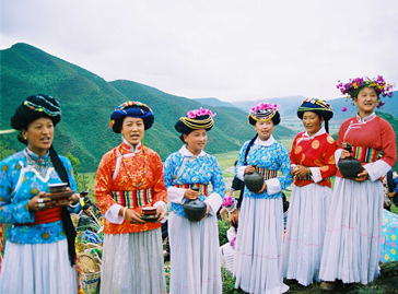 Singing Mosuo Women